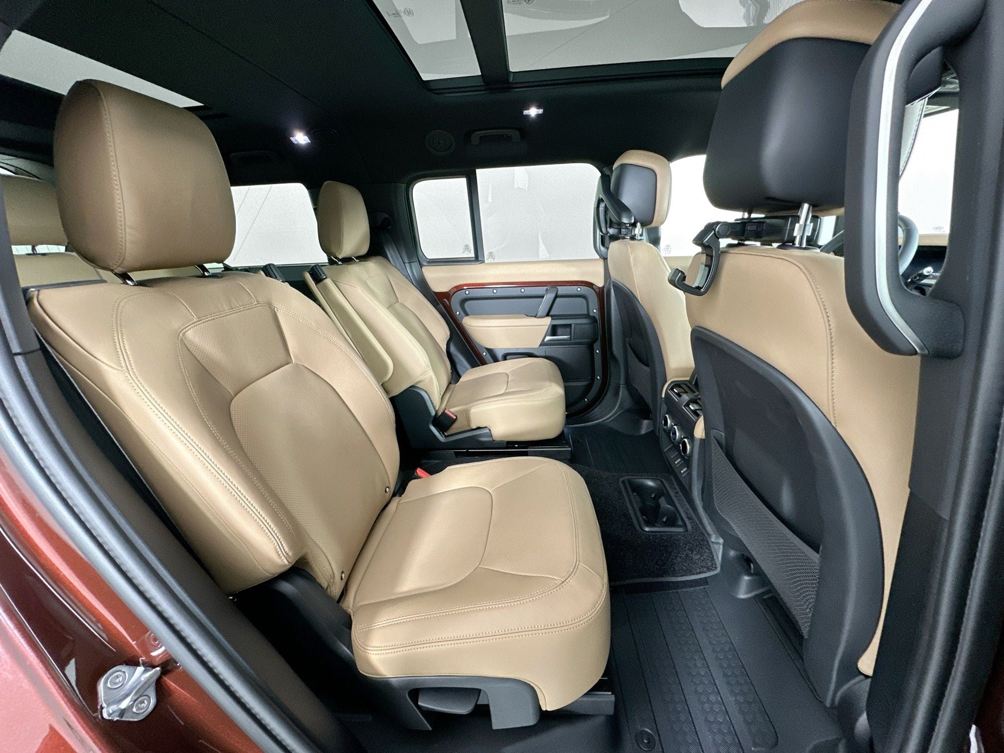 2026 Land Rover Defender 130 X-Dynamic SE