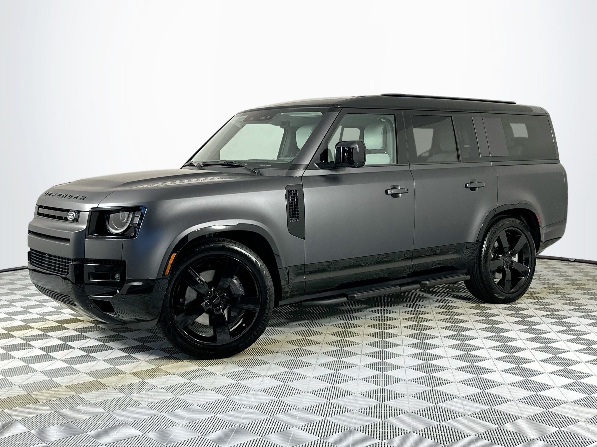 2026 Land Rover Defender 130 X-Dynamic SE
