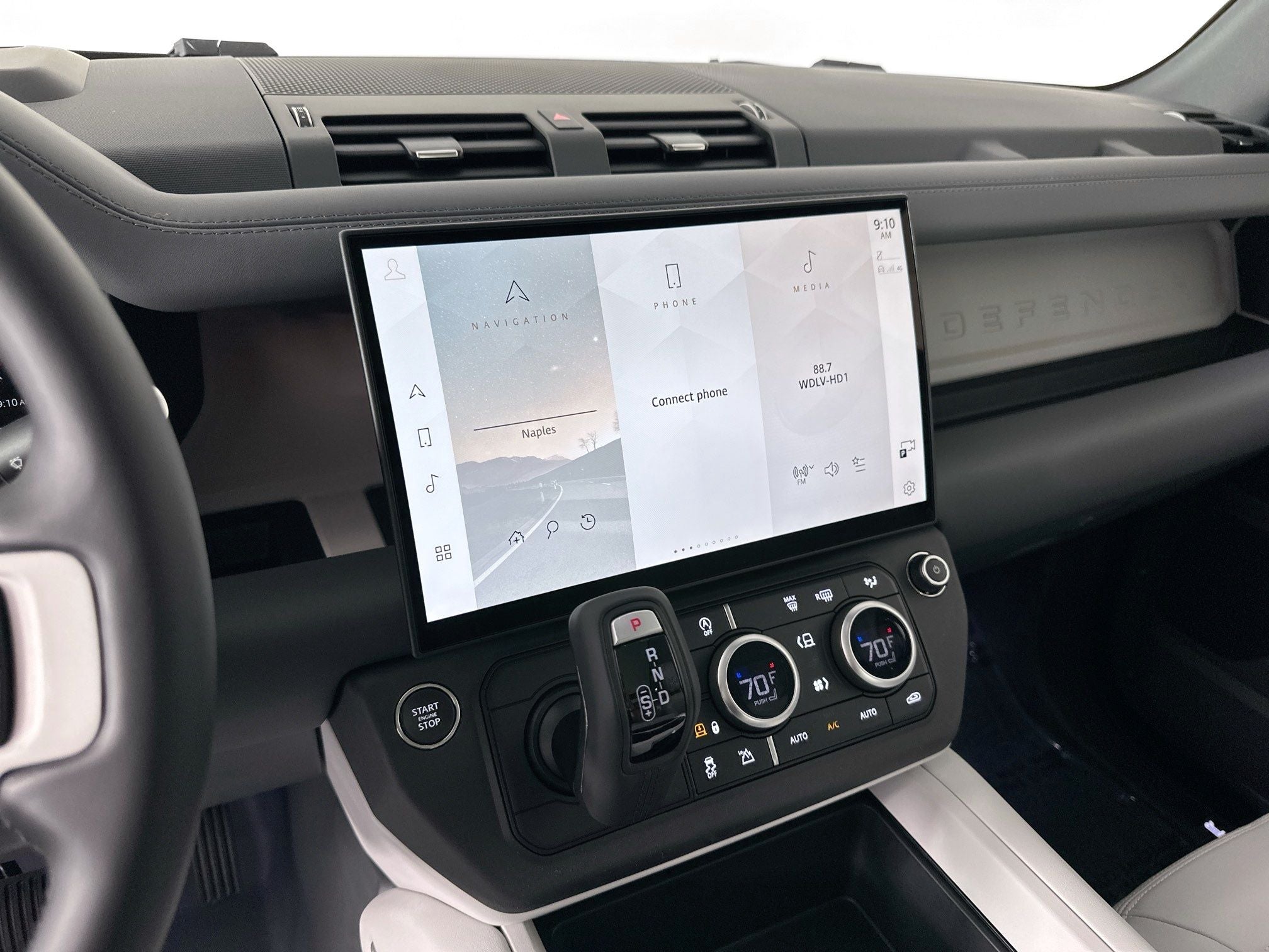 2026 Land Rover Defender 130 X-Dynamic SE