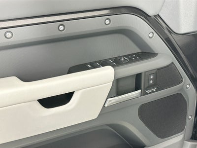 2026 Land Rover Defender 130 X-Dynamic SE