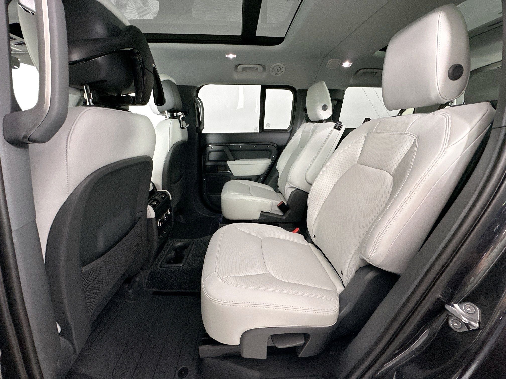 2026 Land Rover Defender 130 X-Dynamic SE