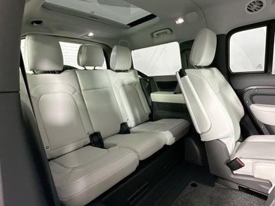 2026 Land Rover Defender 130 X-Dynamic SE
