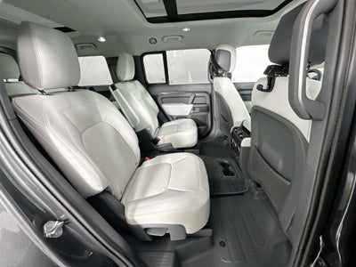 2026 Land Rover Defender 130 X-Dynamic SE