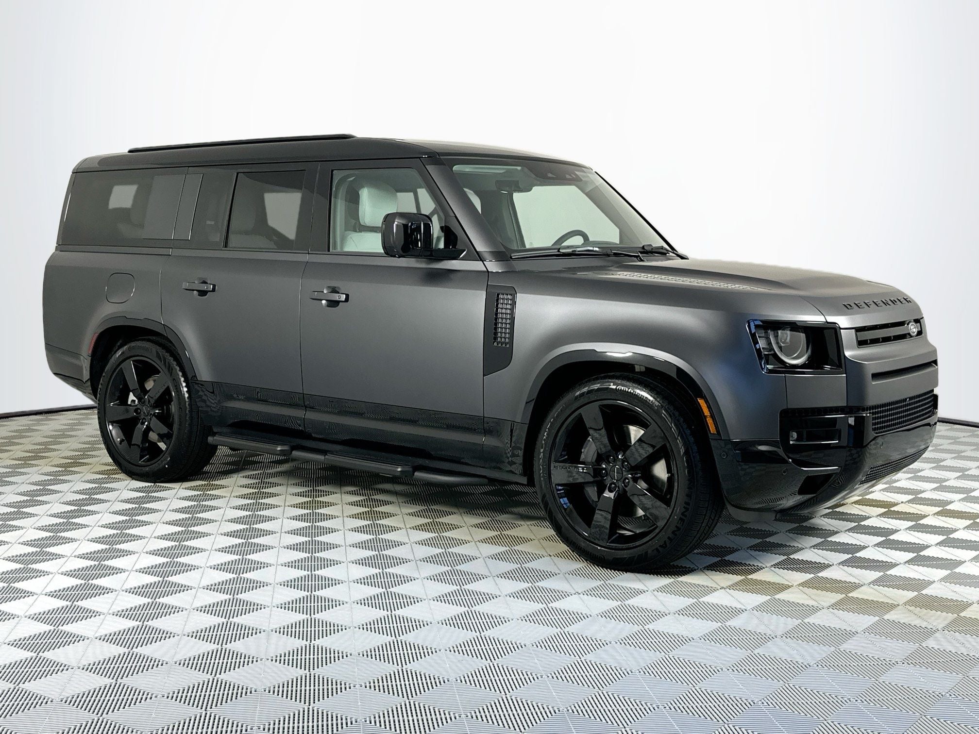 2026 Land Rover Defender 130 X-Dynamic SE