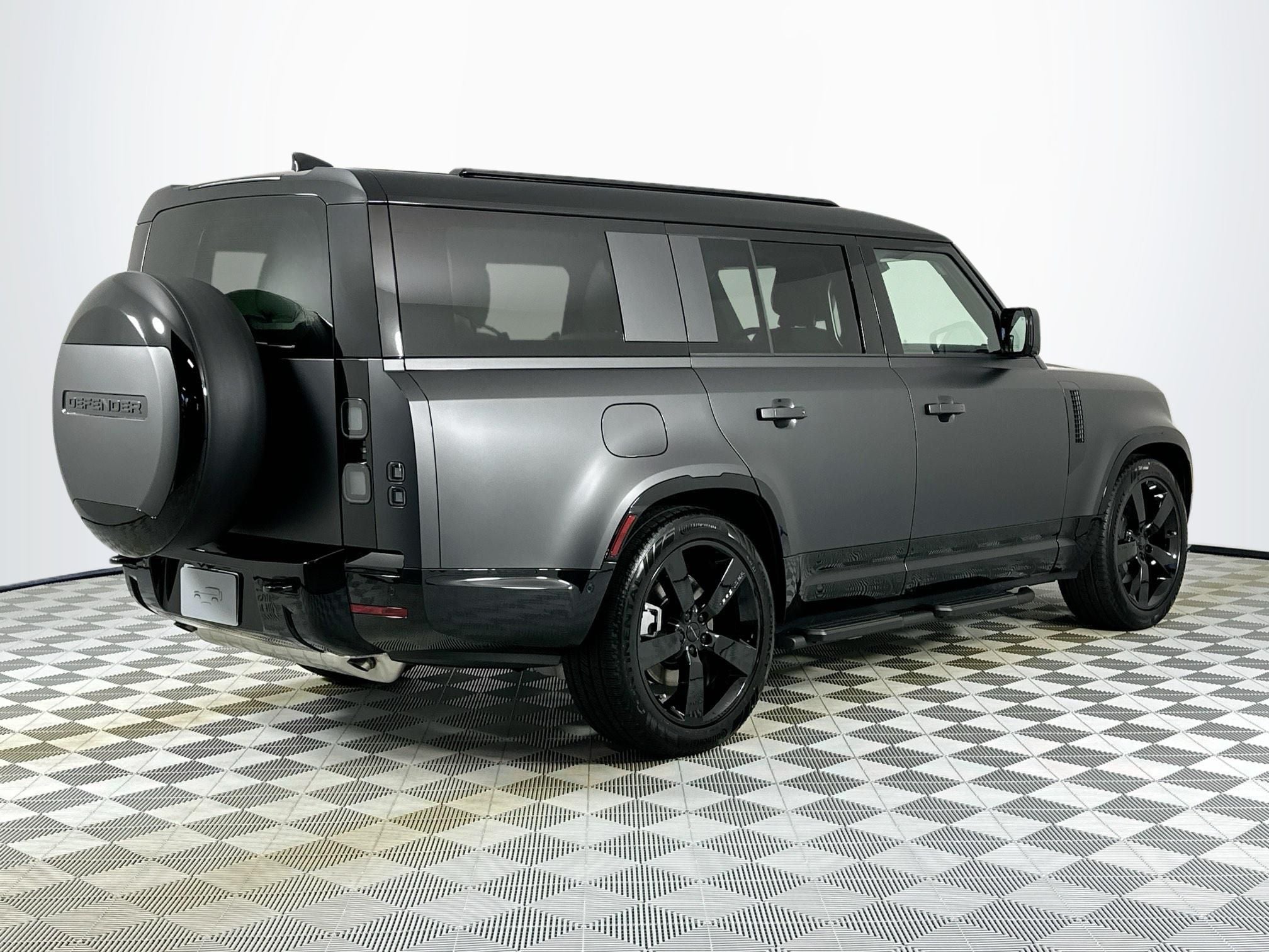 2026 Land Rover Defender 130 X-Dynamic SE