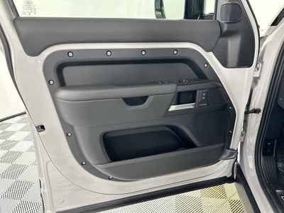 2026 Land Rover Defender 130 X-Dynamic SE