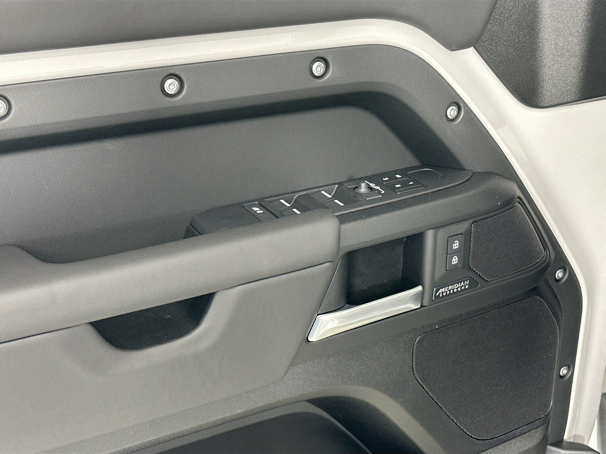 2026 Land Rover Defender 130 X-Dynamic SE