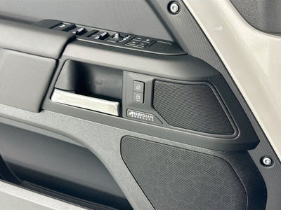 2026 Land Rover Defender 130 X-Dynamic SE