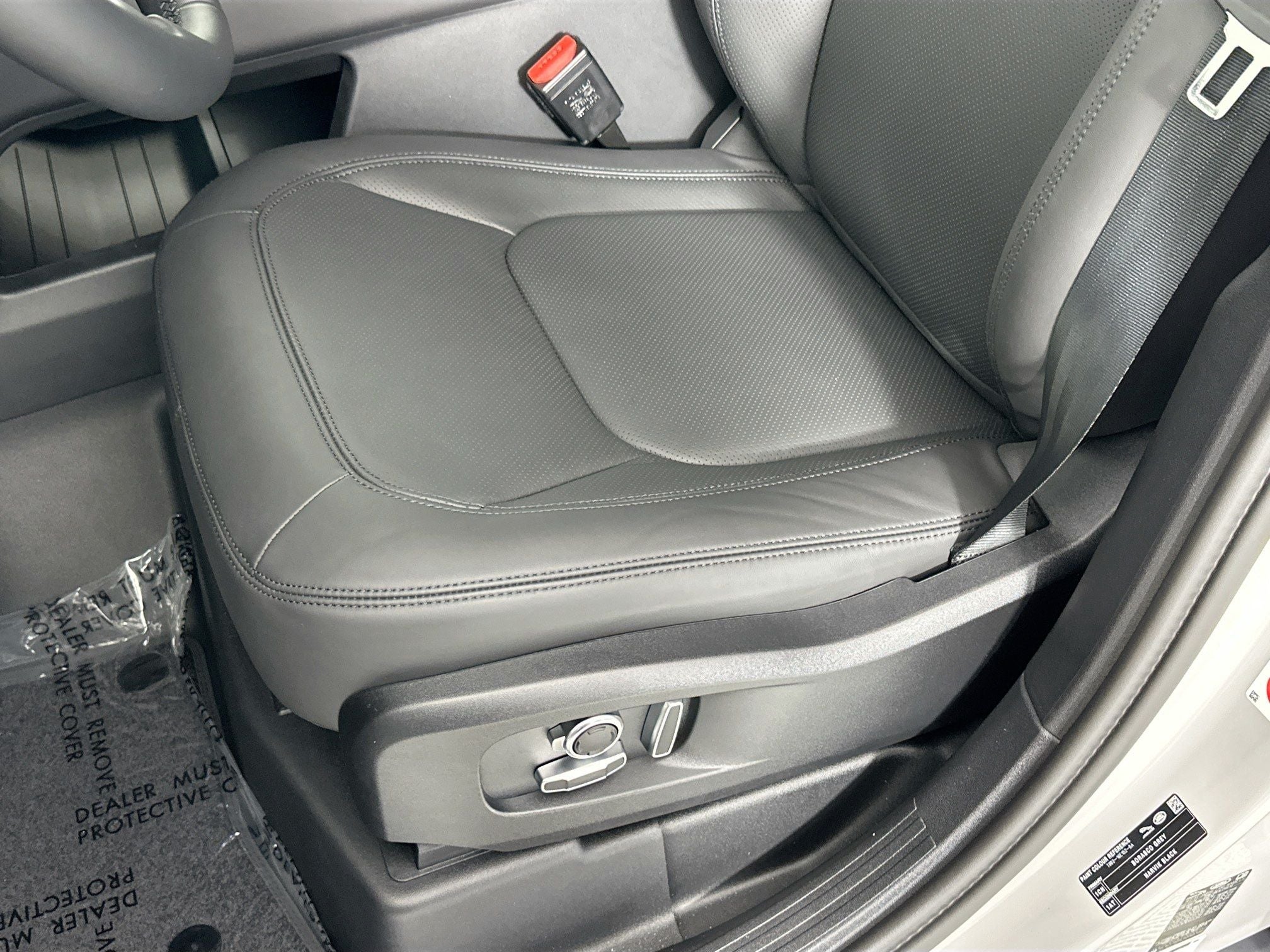 2026 Land Rover Defender 130 X-Dynamic SE