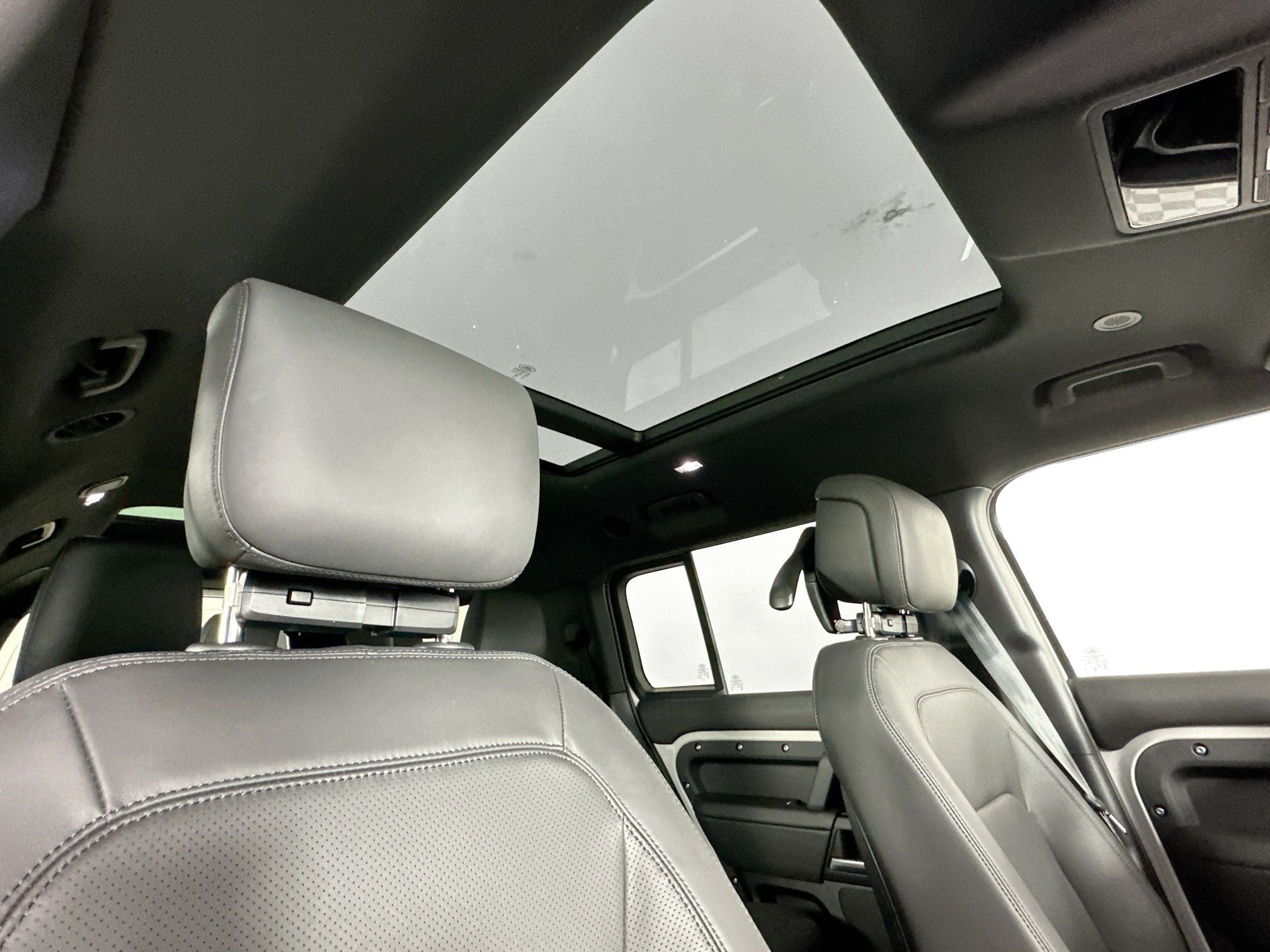 2026 Land Rover Defender 130 X-Dynamic SE