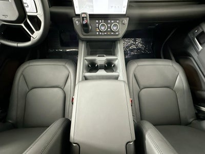 2026 Land Rover Defender 130 X-Dynamic SE
