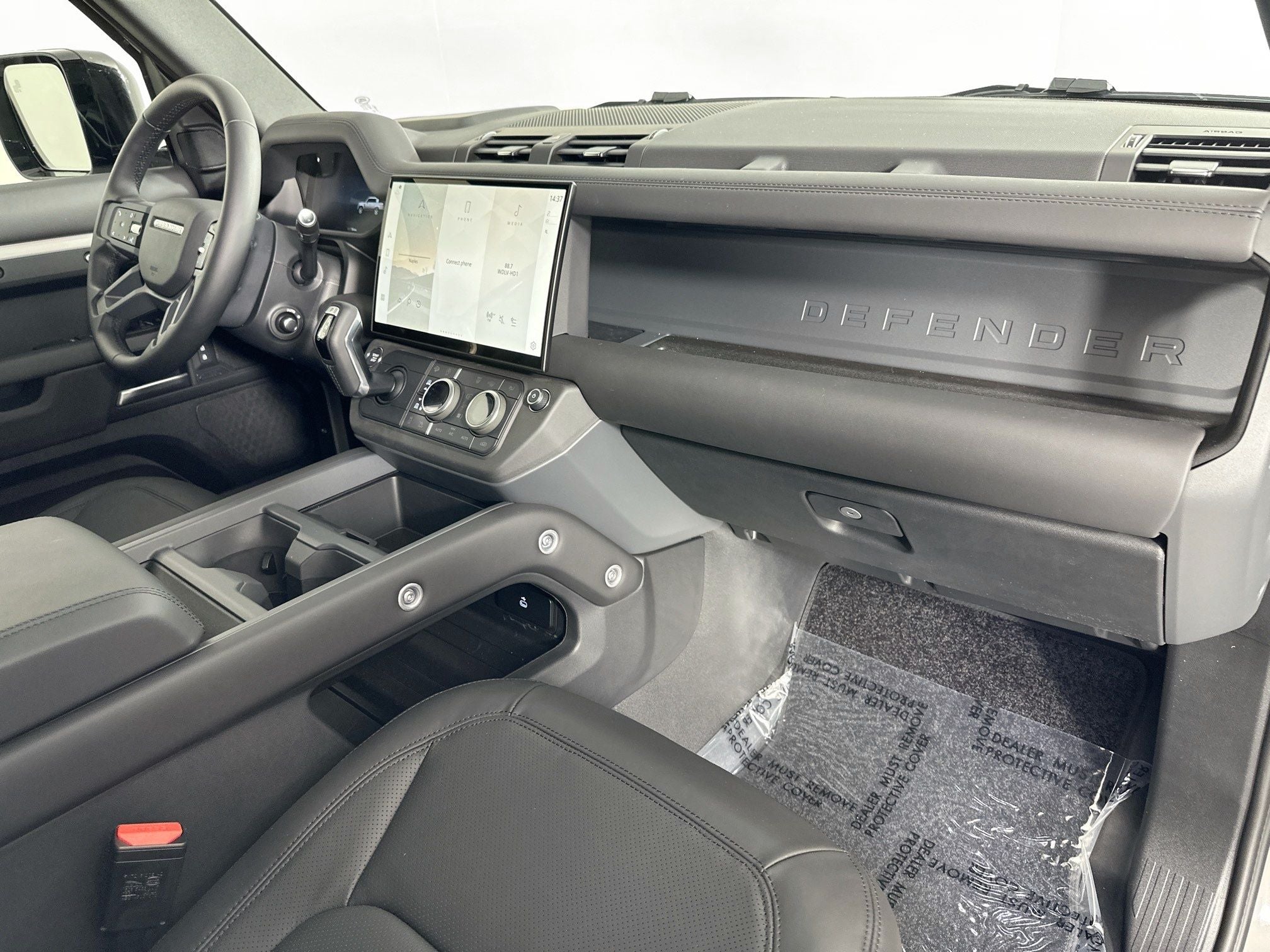 2026 Land Rover Defender 130 X-Dynamic SE