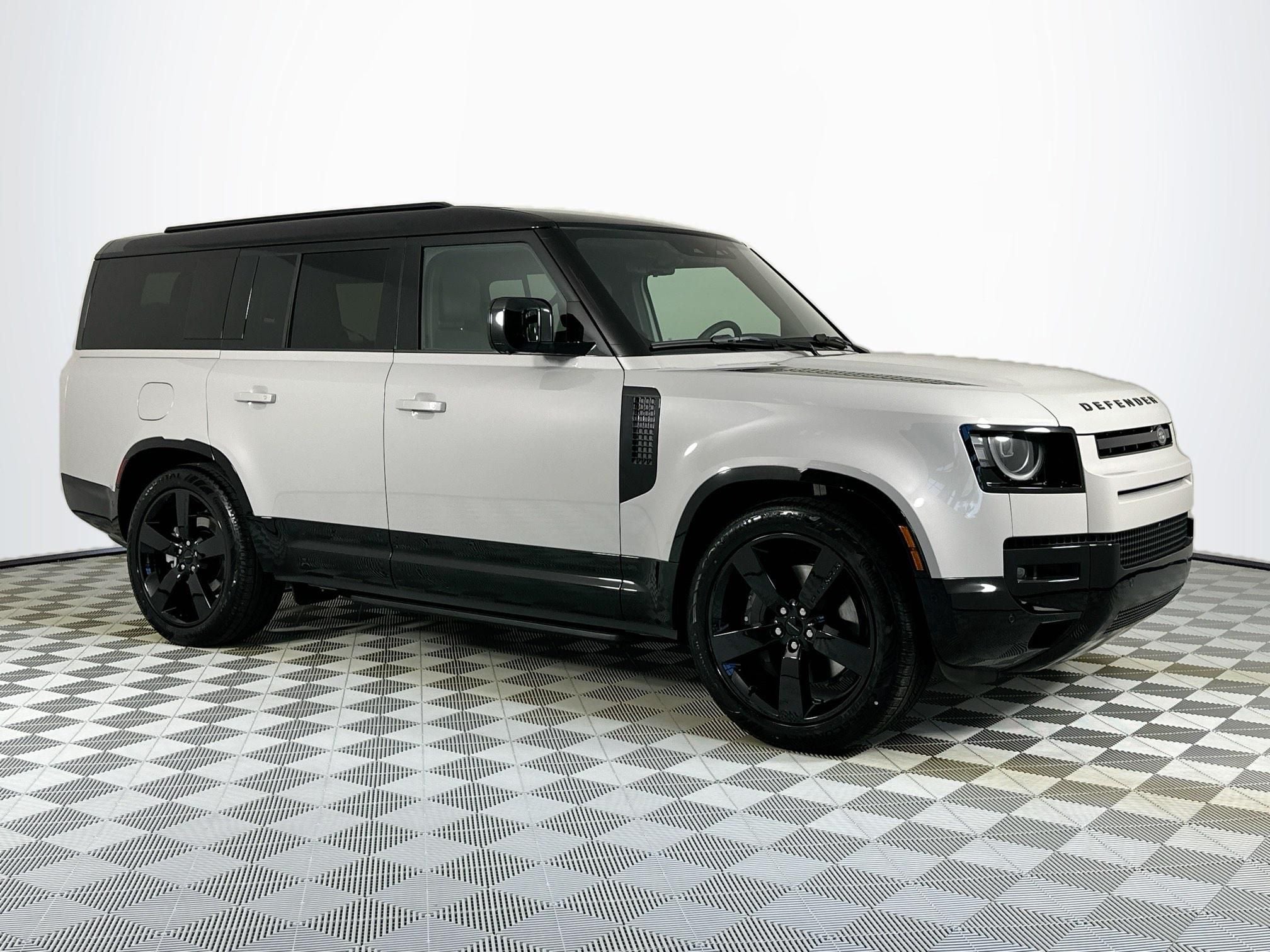 2026 Land Rover Defender 130 X-Dynamic SE