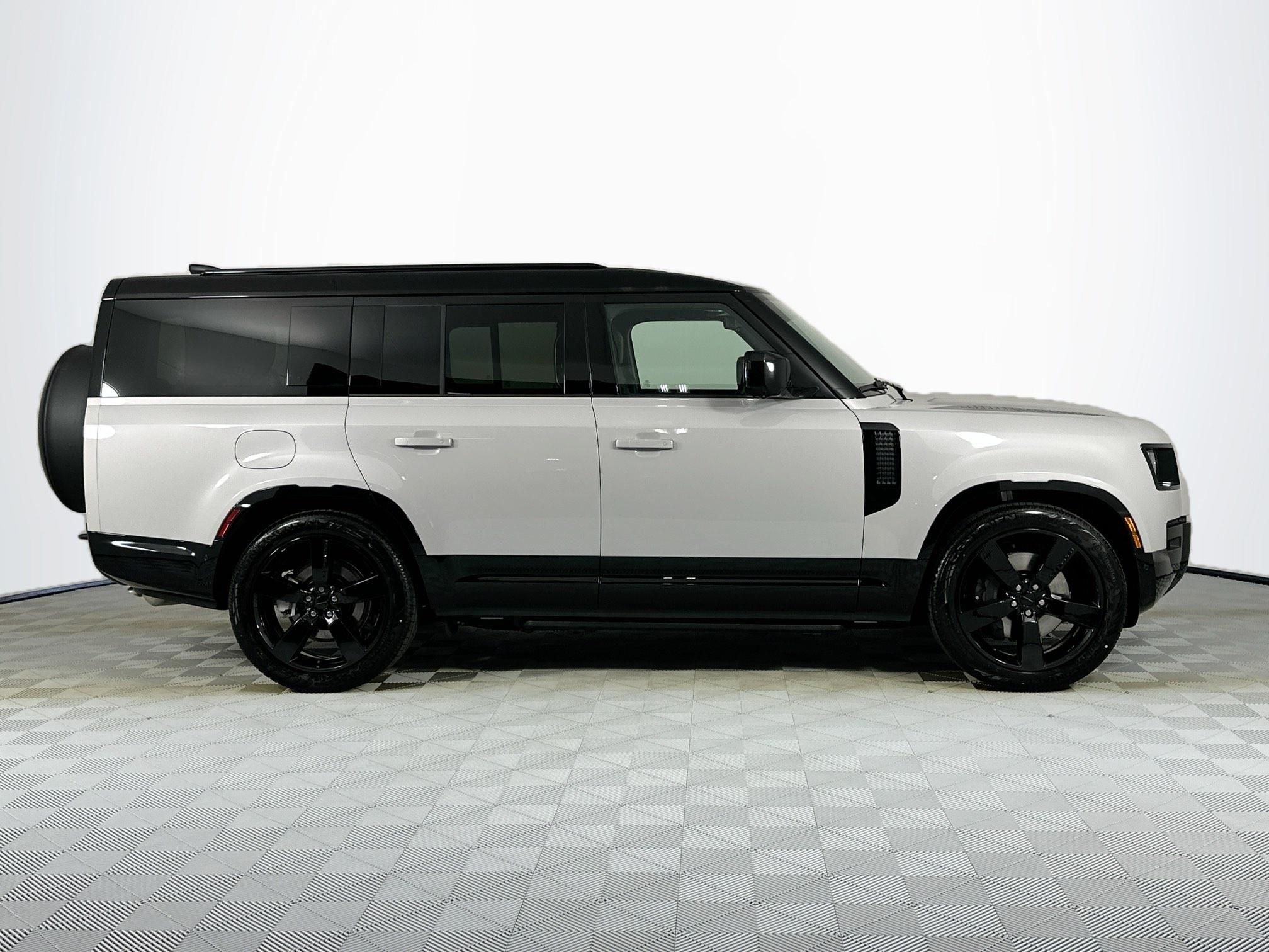 2026 Land Rover Defender 130 X-Dynamic SE