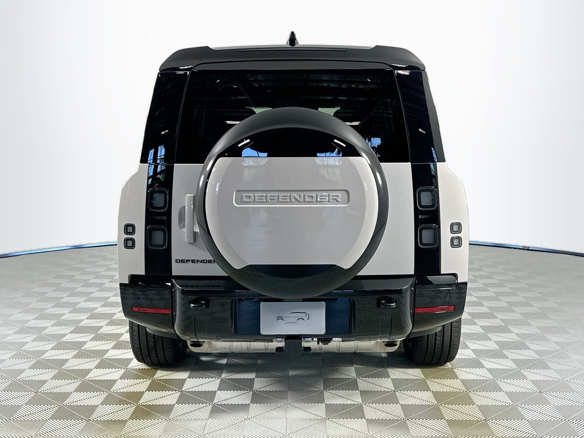 2026 Land Rover Defender 130 X-Dynamic SE