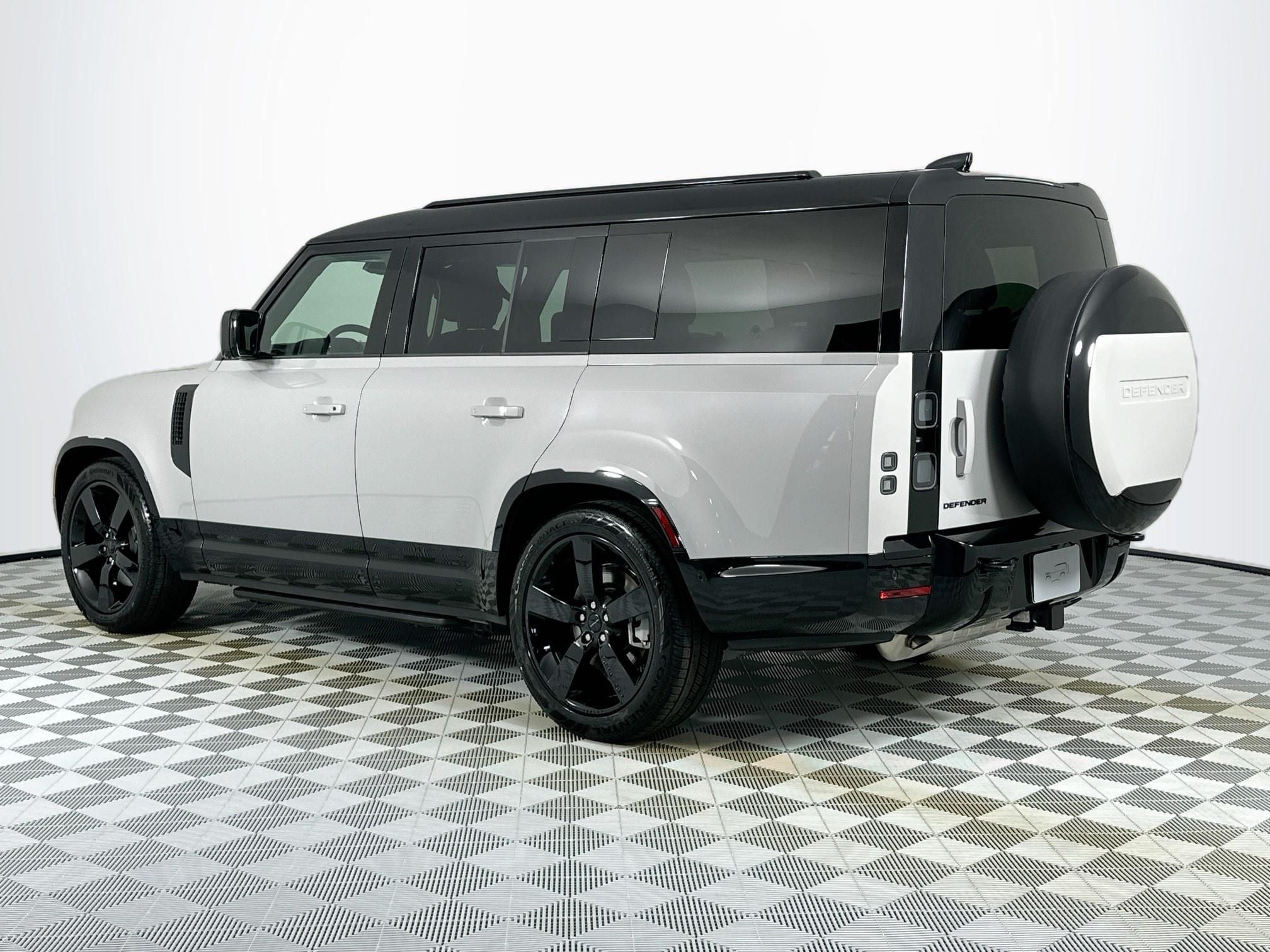 2026 Land Rover Defender 130 X-Dynamic SE