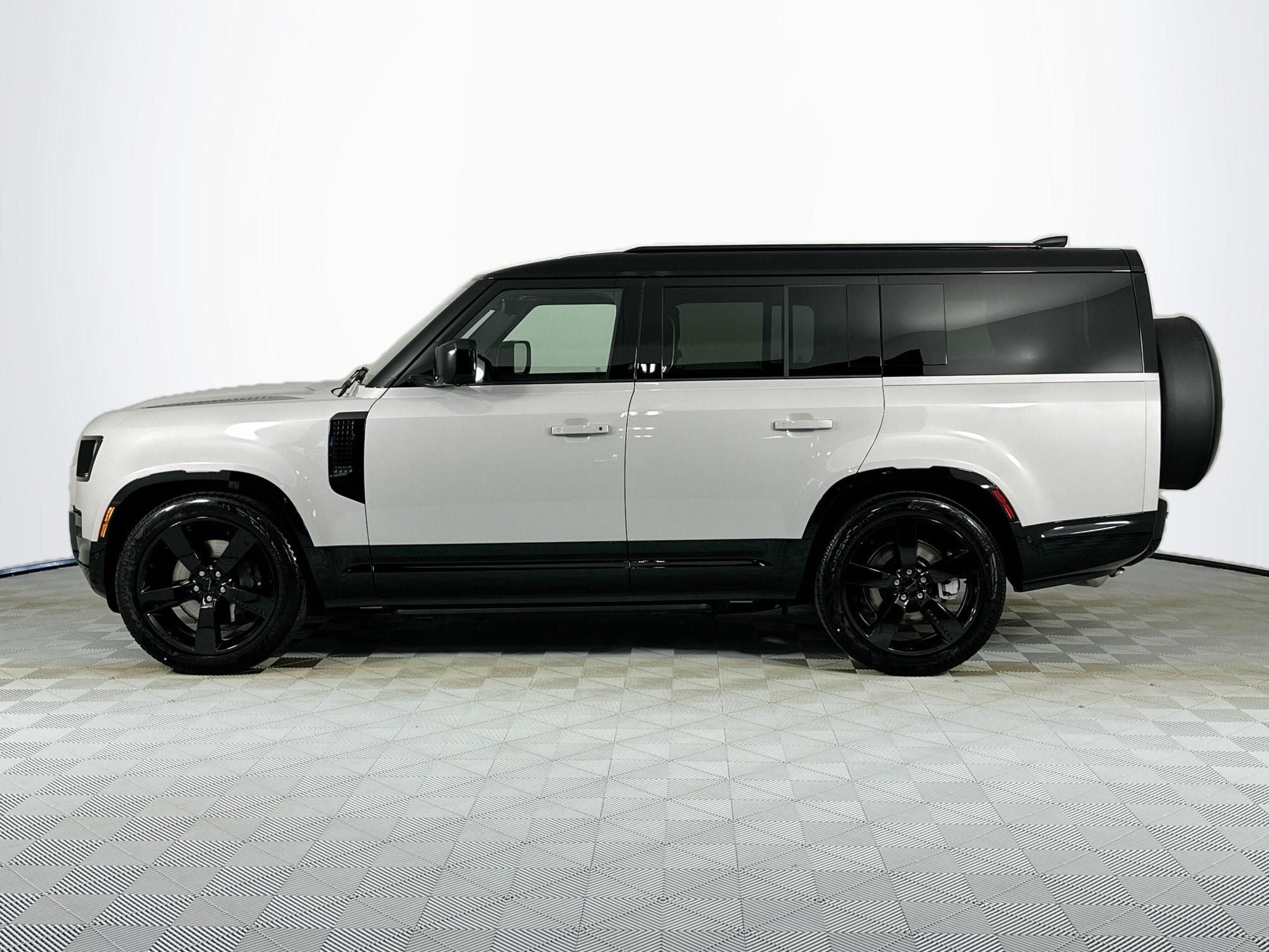 2026 Land Rover Defender 130 X-Dynamic SE