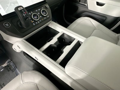 2026 Land Rover Defender 130 X-Dynamic SE