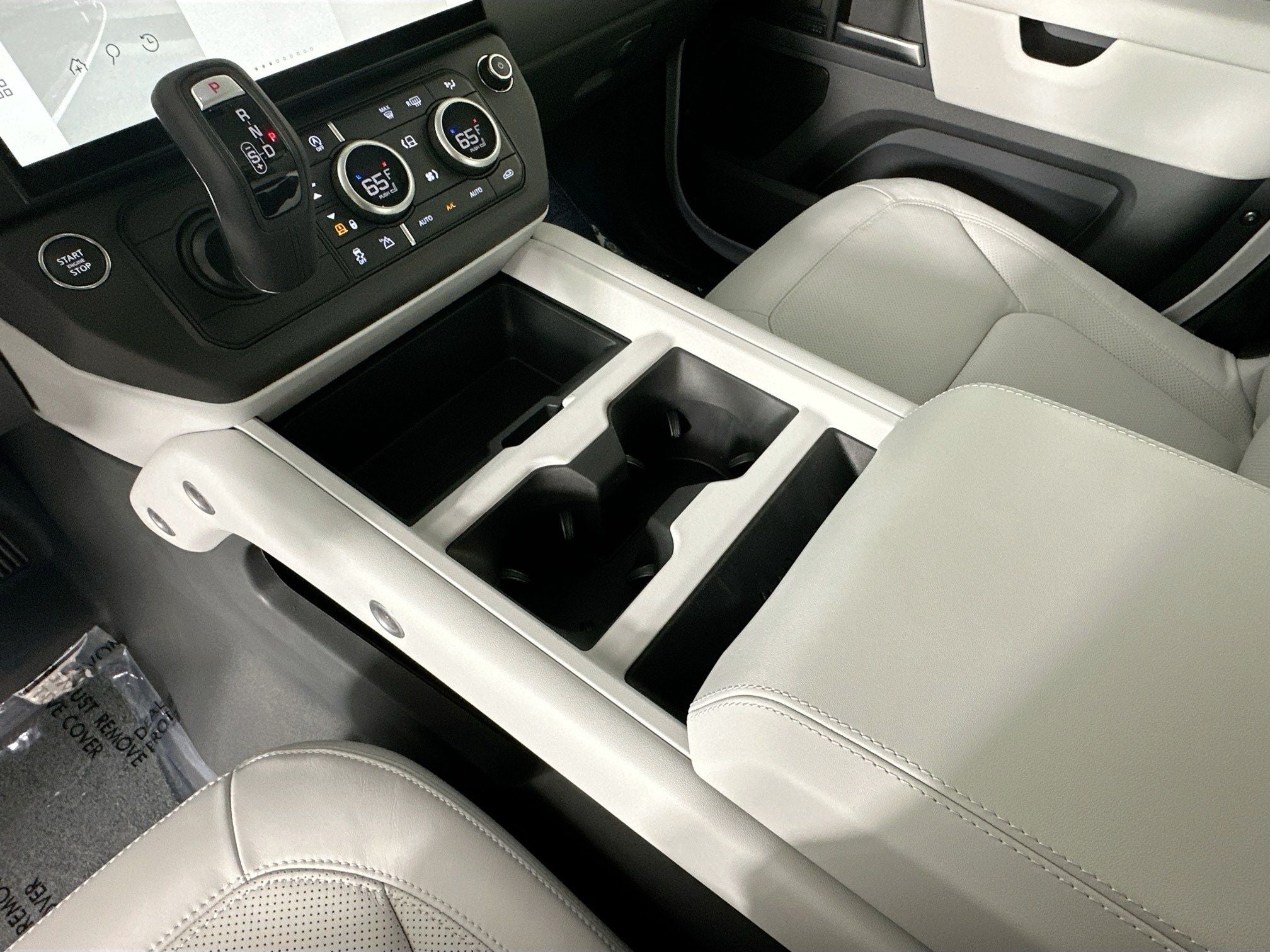 2026 Land Rover Defender 130 X-Dynamic SE