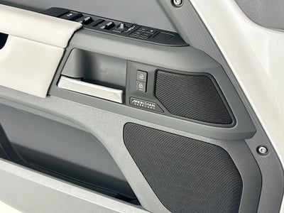 2026 Land Rover Defender 130 X-Dynamic SE