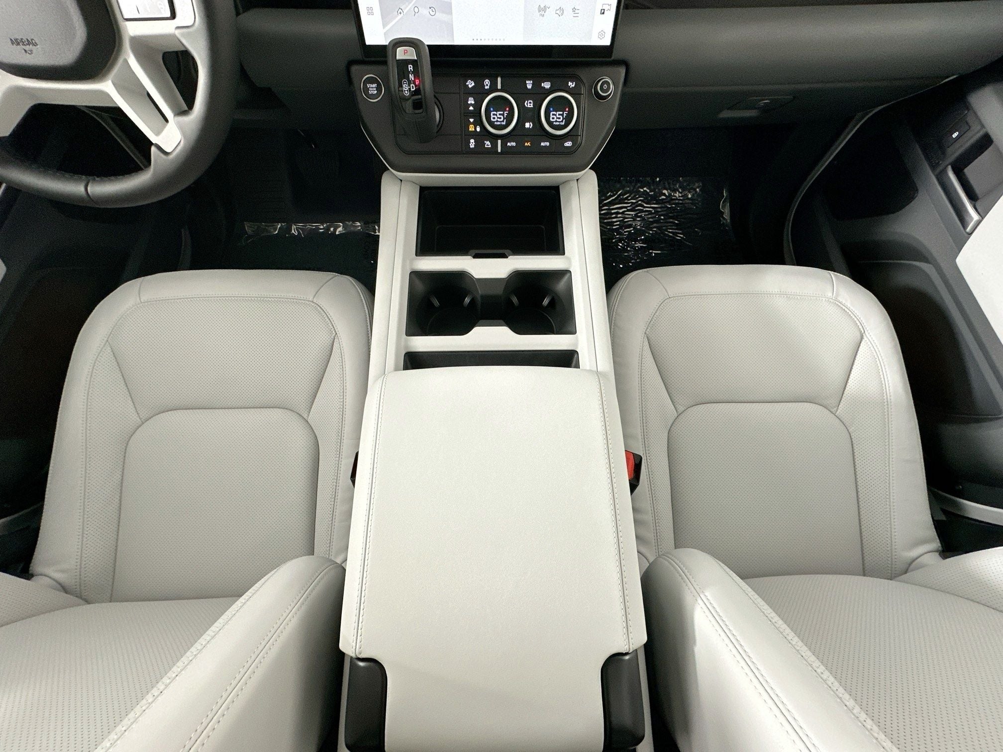 2026 Land Rover Defender 130 X-Dynamic SE