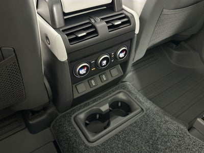 2026 Land Rover Defender 130 X-Dynamic SE