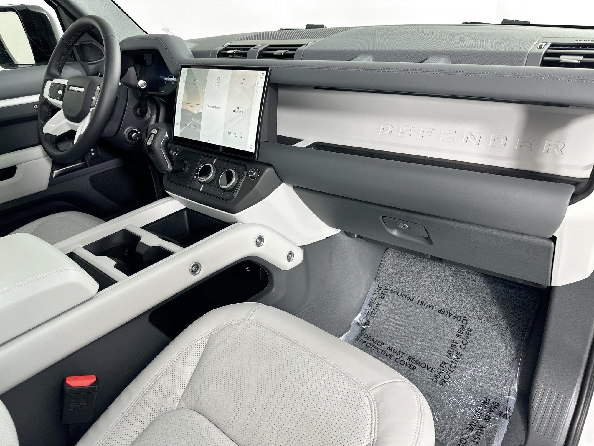 2026 Land Rover Defender 130 X-Dynamic SE