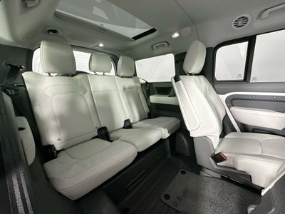 2026 Land Rover Defender 130 X-Dynamic SE
