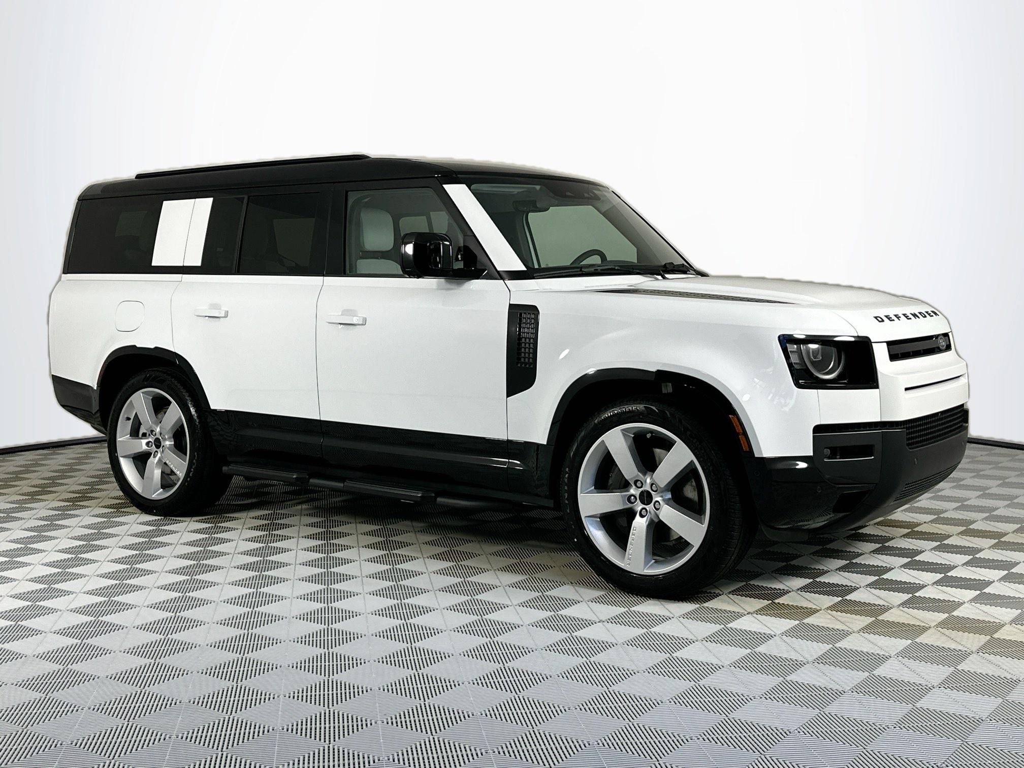 2026 Land Rover Defender 130 X-Dynamic SE