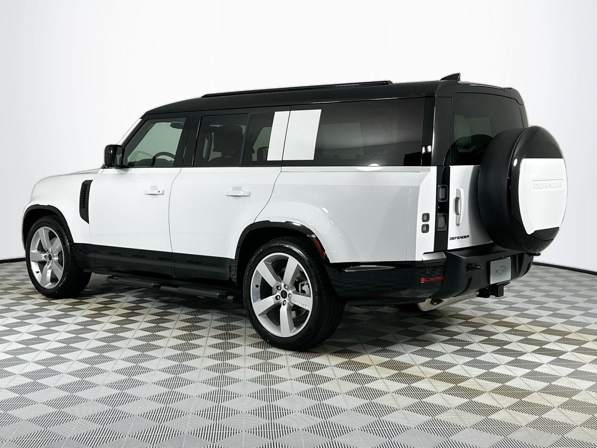 2026 Land Rover Defender 130 X-Dynamic SE