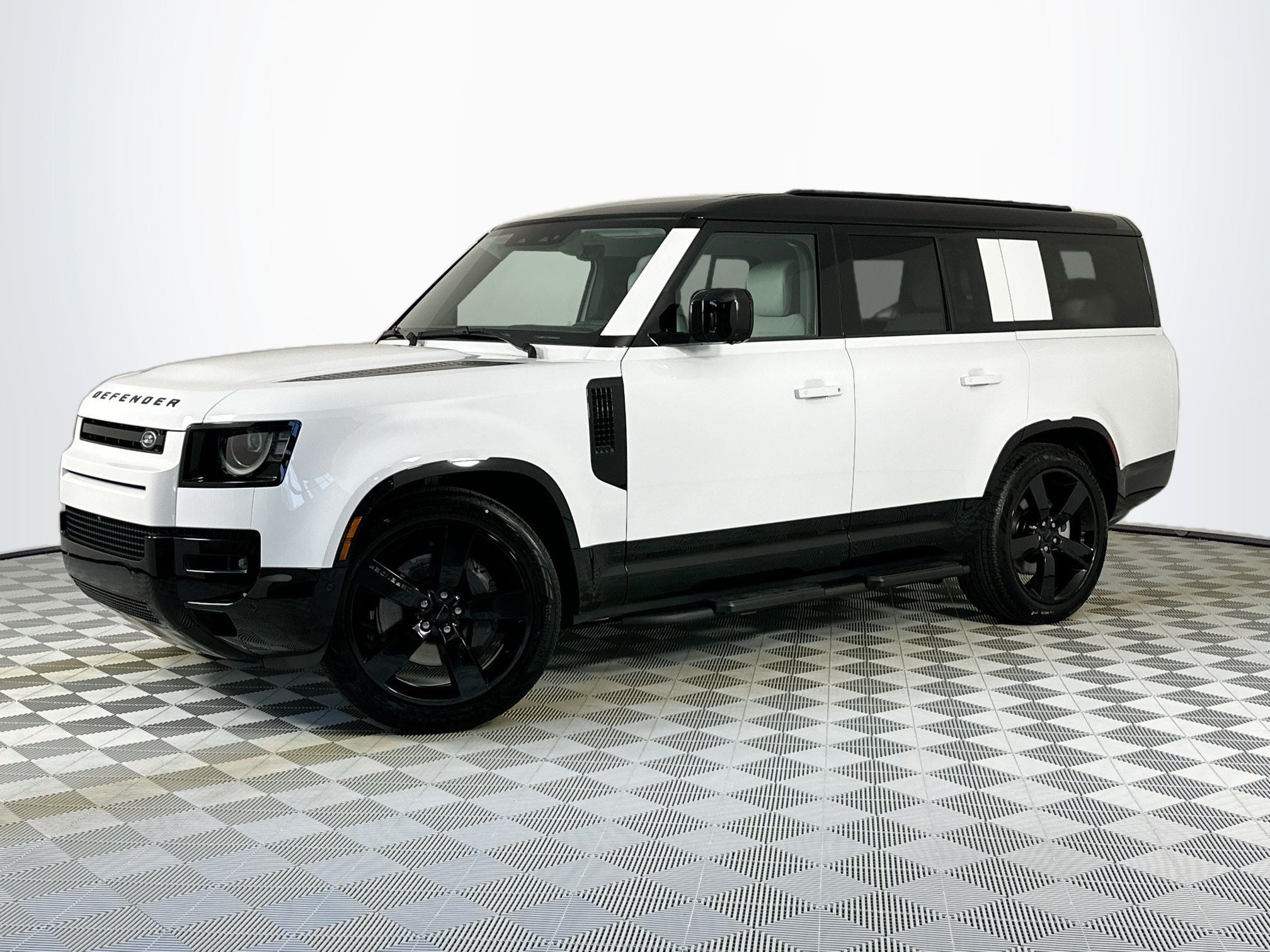 2026 Land Rover Defender 130 X-Dynamic SE
