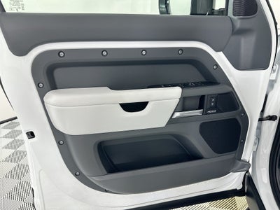2026 Land Rover Defender 130 X-Dynamic SE