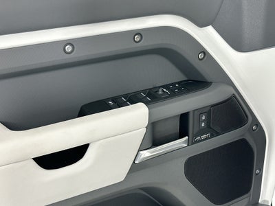 2026 Land Rover Defender 130 X-Dynamic SE