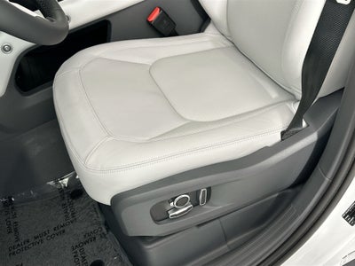 2026 Land Rover Defender 130 X-Dynamic SE