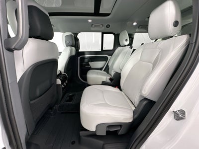 2026 Land Rover Defender 130 X-Dynamic SE