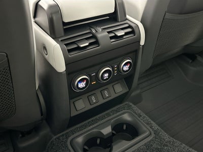 2026 Land Rover Defender 130 X-Dynamic SE