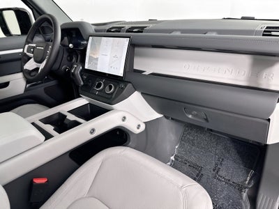 2026 Land Rover Defender 130 X-Dynamic SE