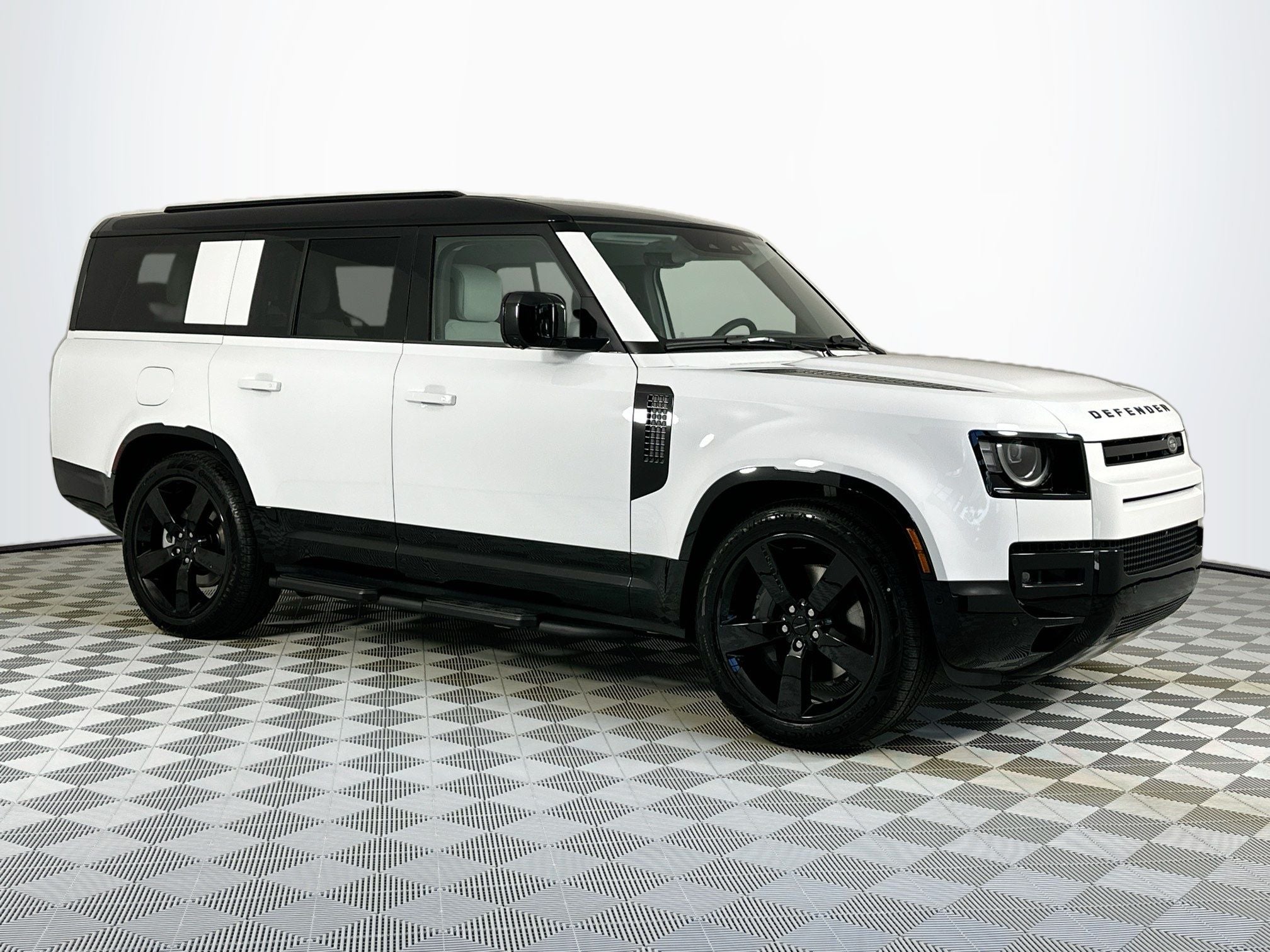 2026 Land Rover Defender 130 X-Dynamic SE