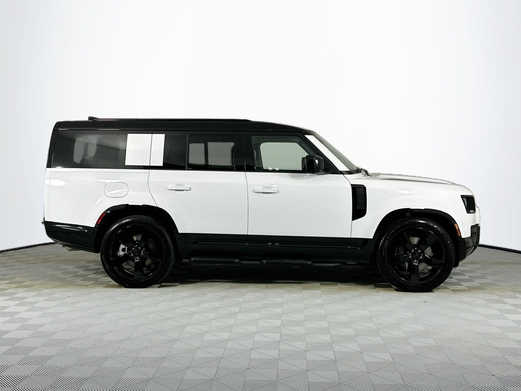 2026 Land Rover Defender 130 X-Dynamic SE