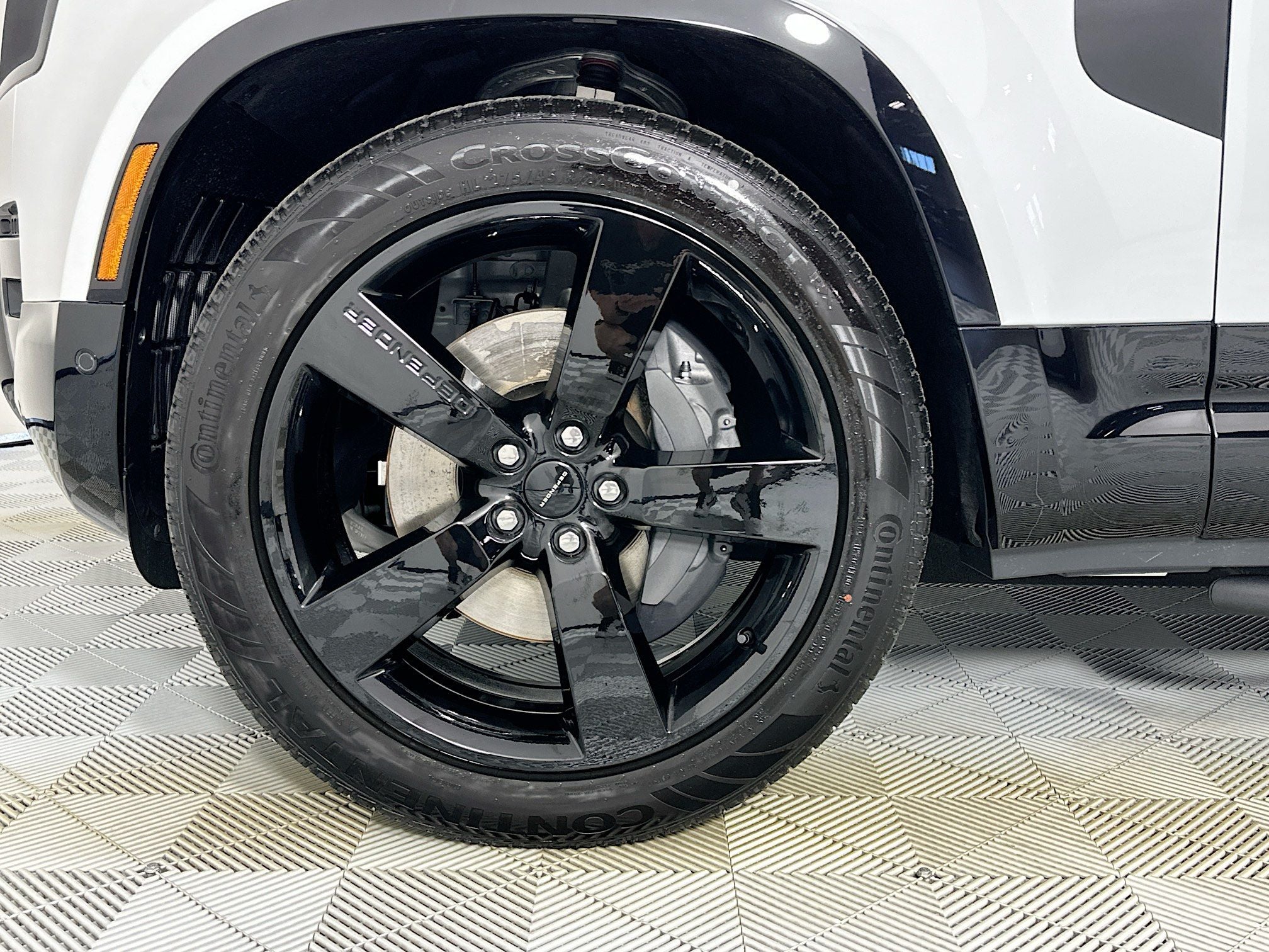 2026 Land Rover Defender 130 X-Dynamic SE