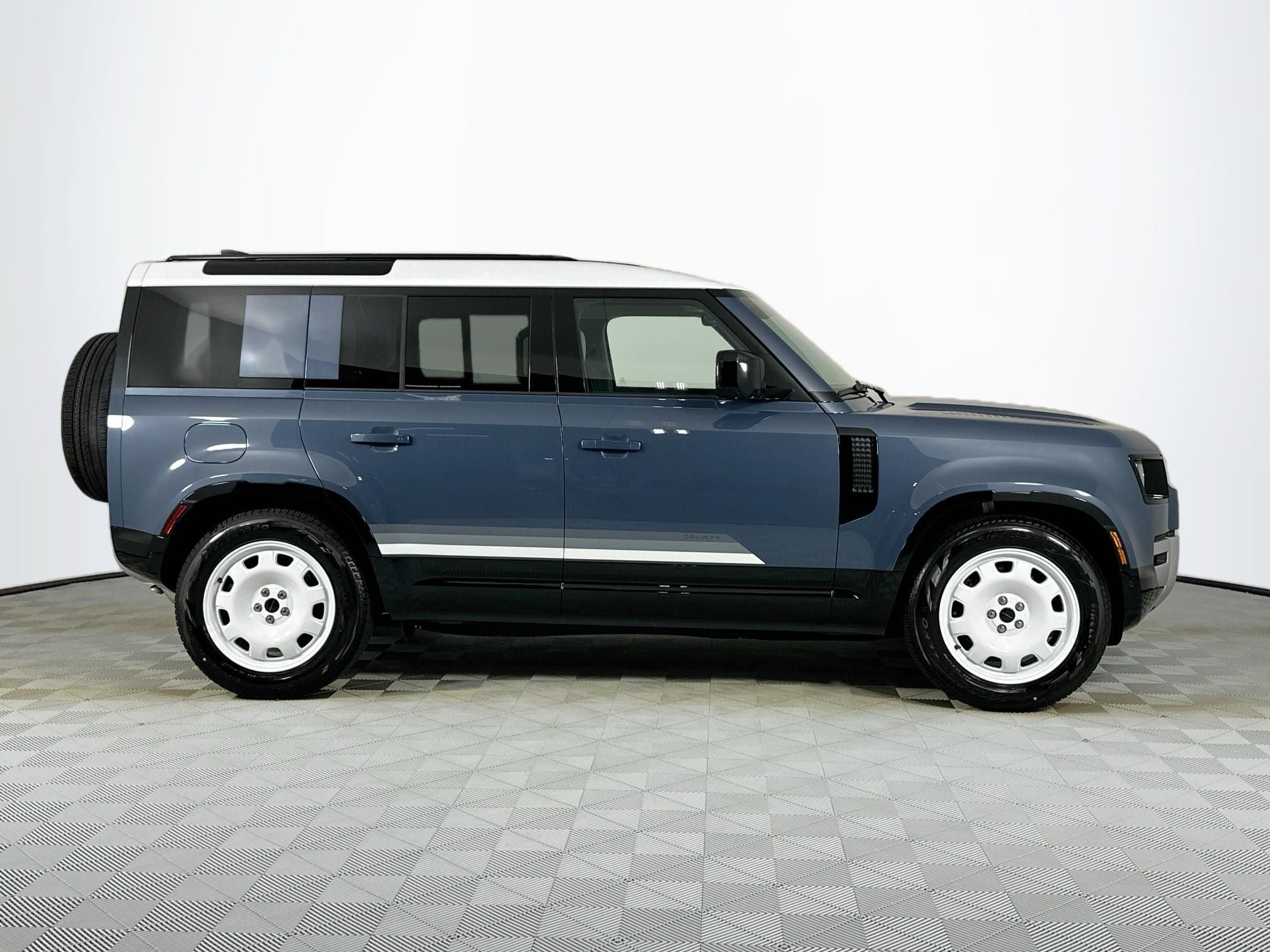 2026 Land Rover Defender 110 S
