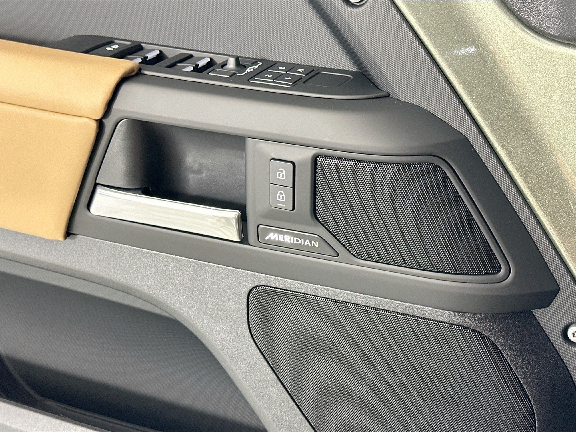 2025 Land Rover Defender 110 S