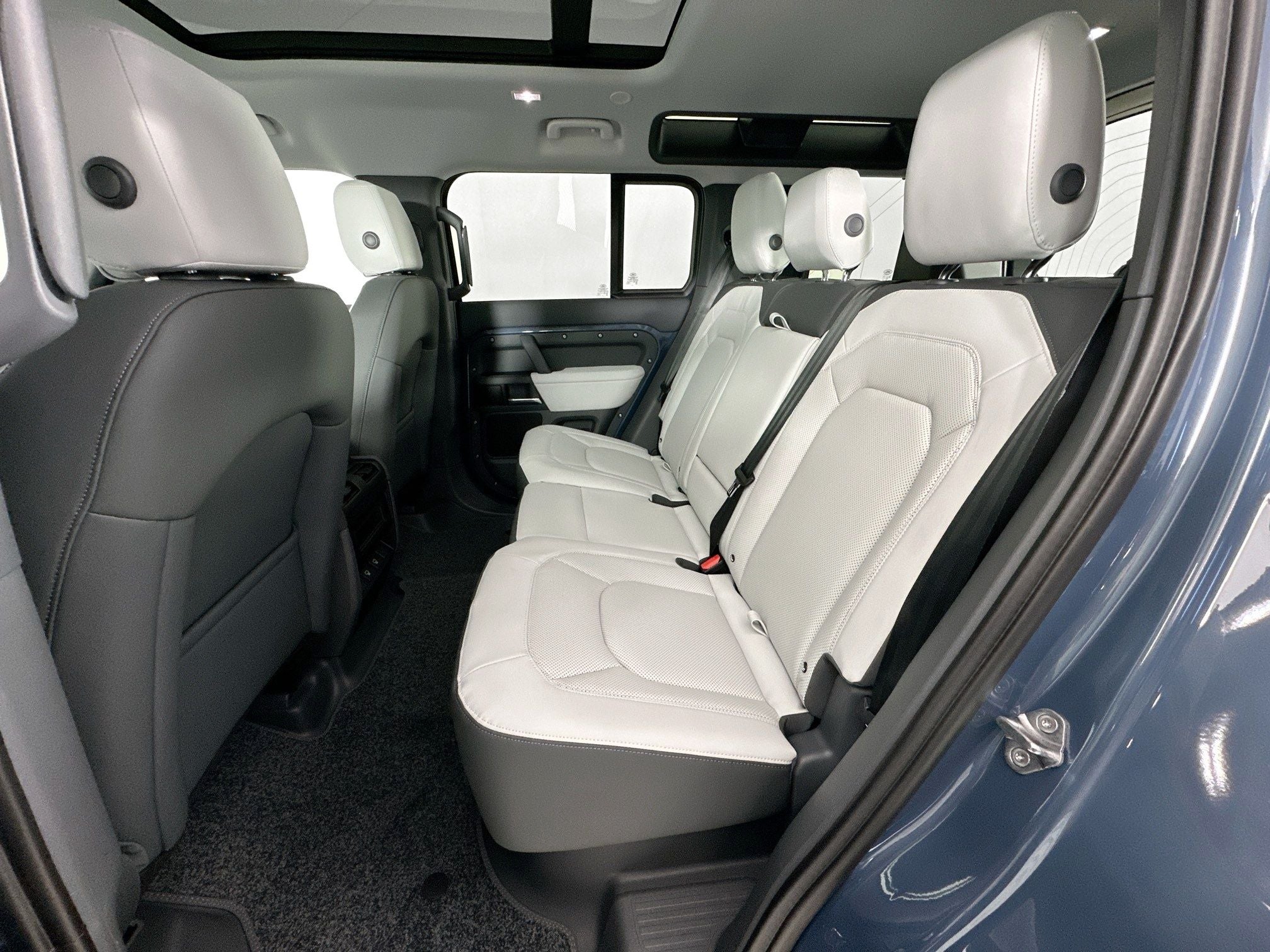 2025 Land Rover Defender 110 S