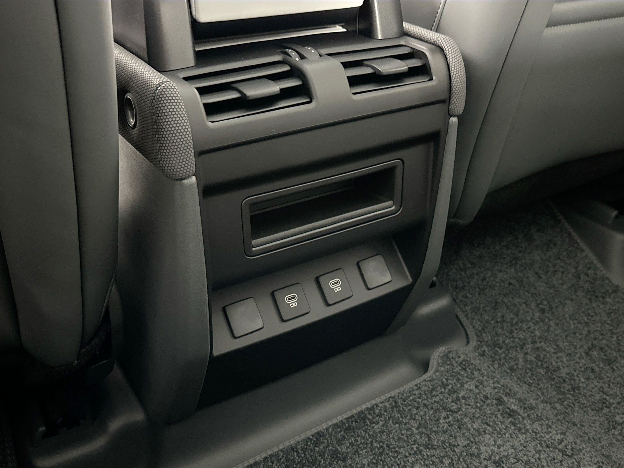 2025 Land Rover Defender 110 S