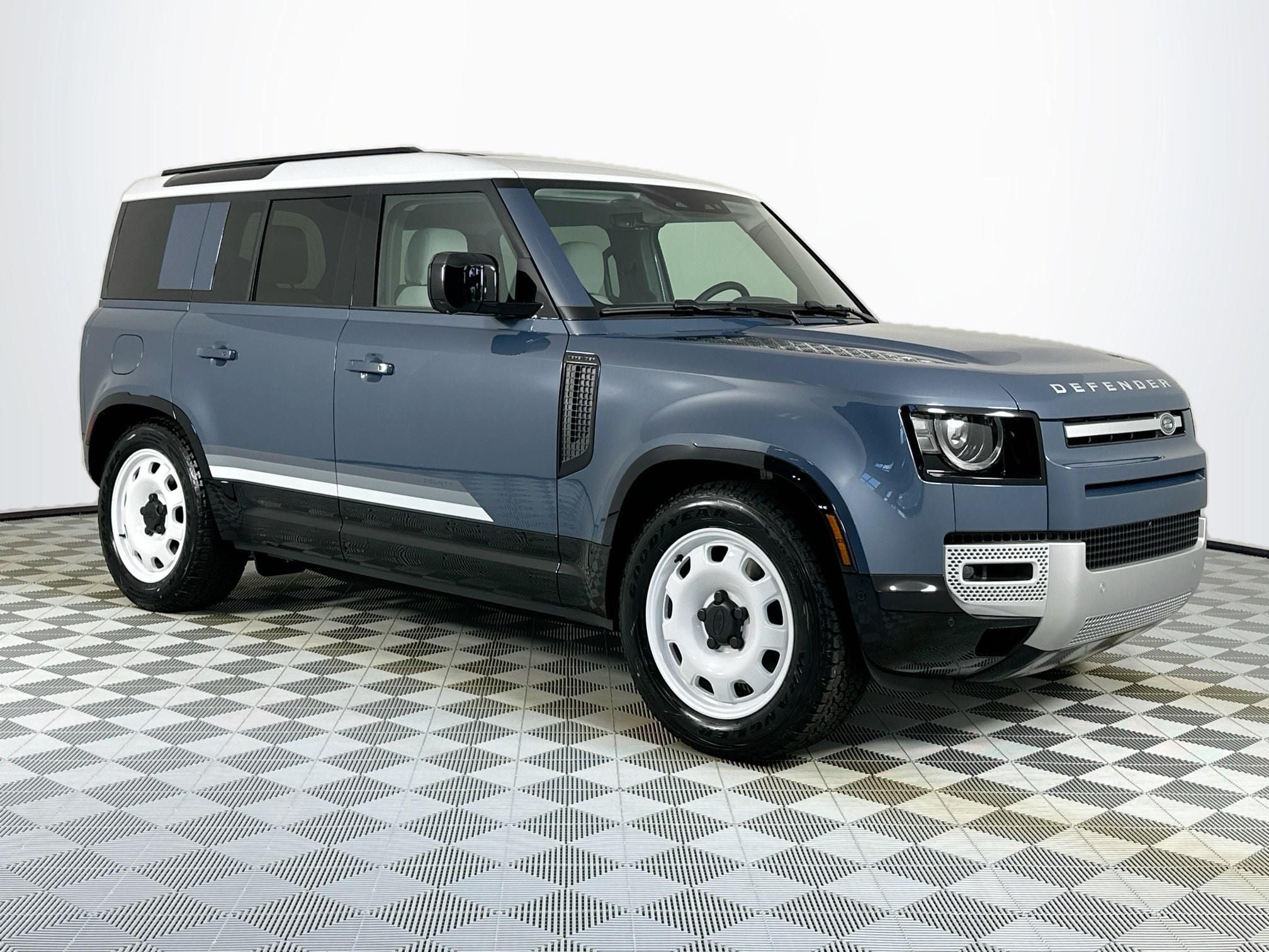 2025 Land Rover Defender 110 S