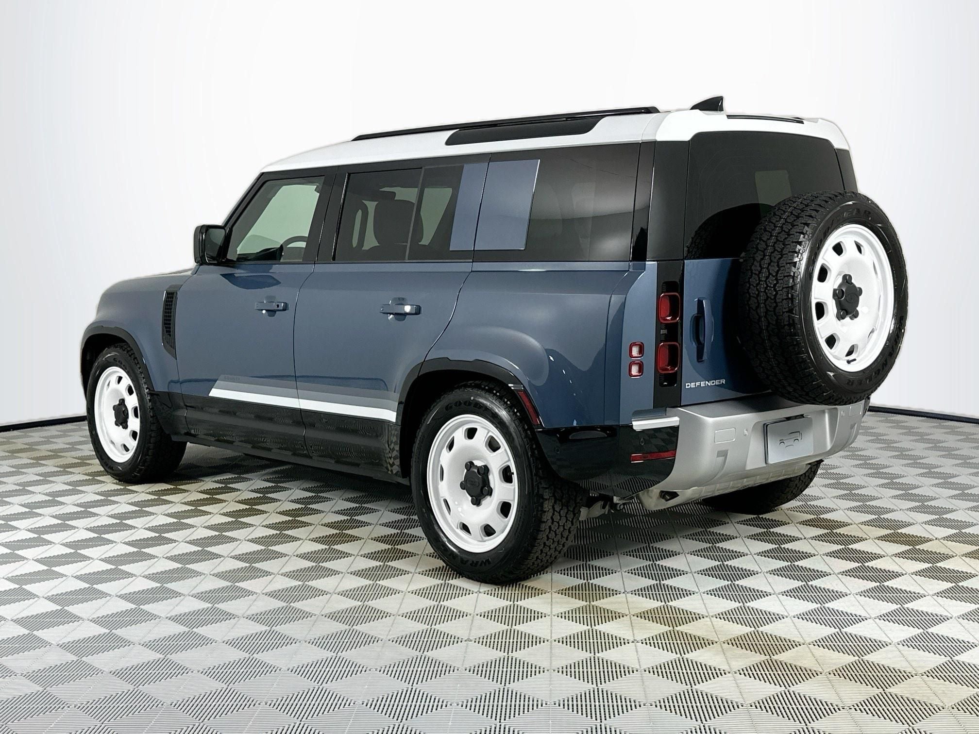 2025 Land Rover Defender 110 S