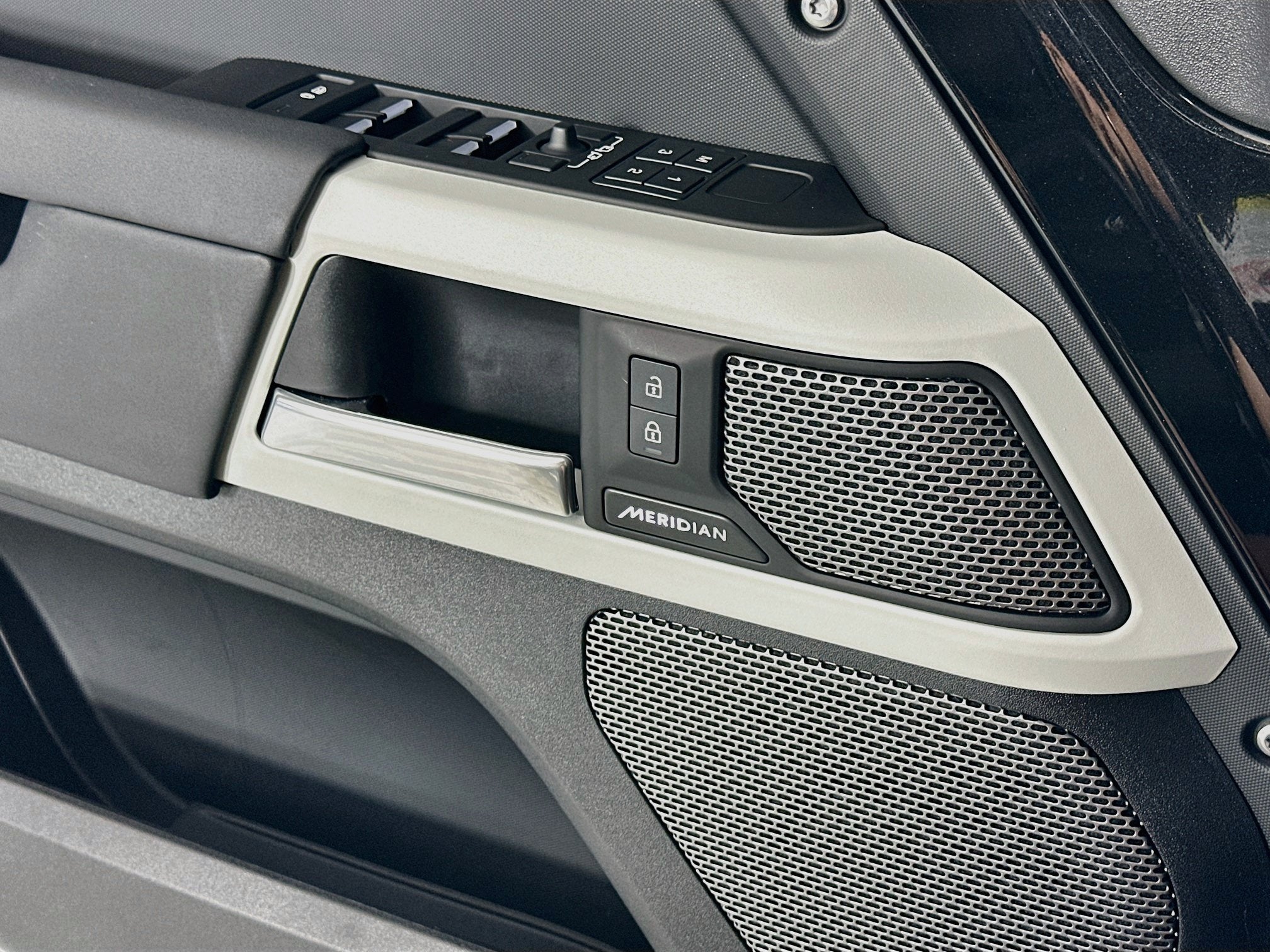 2024 Land Rover Defender 110 S