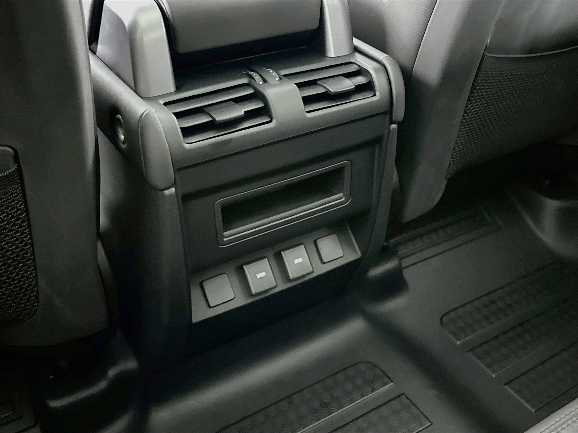 2024 Land Rover Defender 110 S