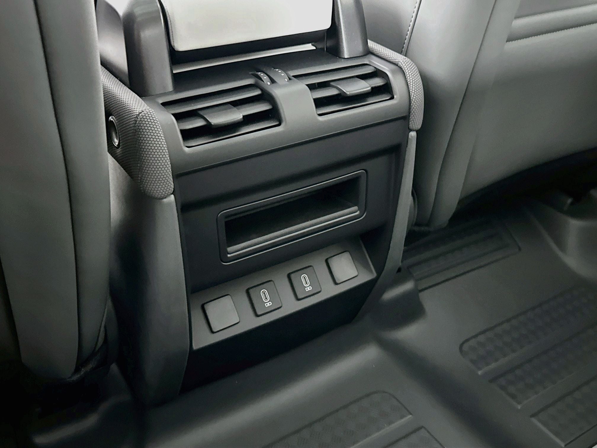 2026 Land Rover Defender 110 S