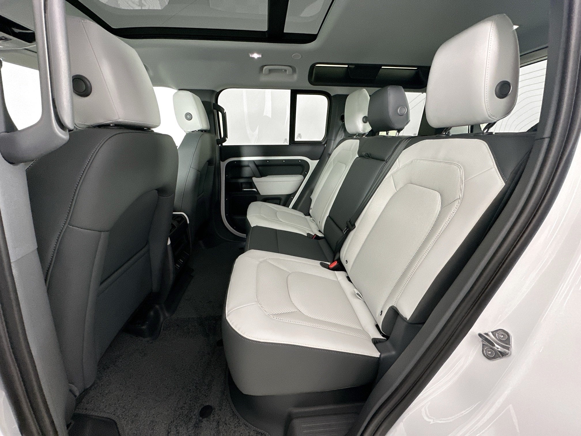 2026 Land Rover Defender 110 S